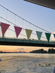 Mehr über den Artikel erfahren Ausblick | Mini-Tauffest im Winter mit Nikolaus und Punsch und Wasser aus dem Rhein