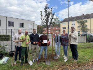 Mehr über den Artikel erfahren Beitrag | Ein Apfelbaum für unser Veedel 